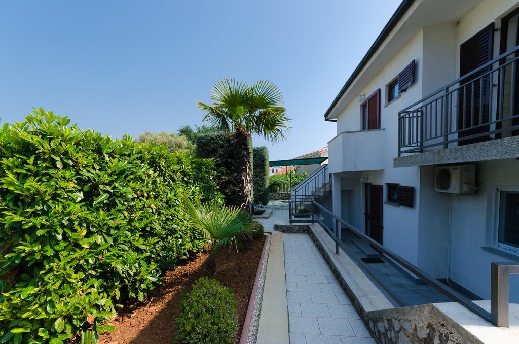 Apartments Miha Krk Town Extérieur photo